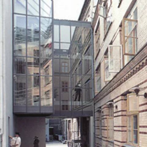 Politikens Hus, glaskarmap med trappe, 1991. Arkitekt Erik Korshagens Tegnestue