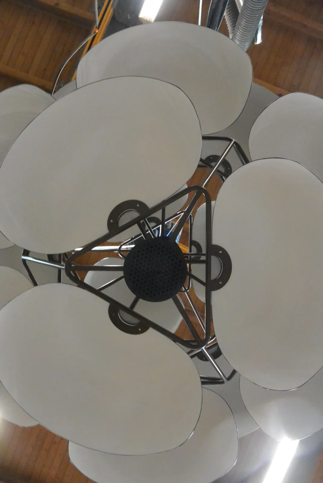 Lampe til Alsik Hotels foyer.